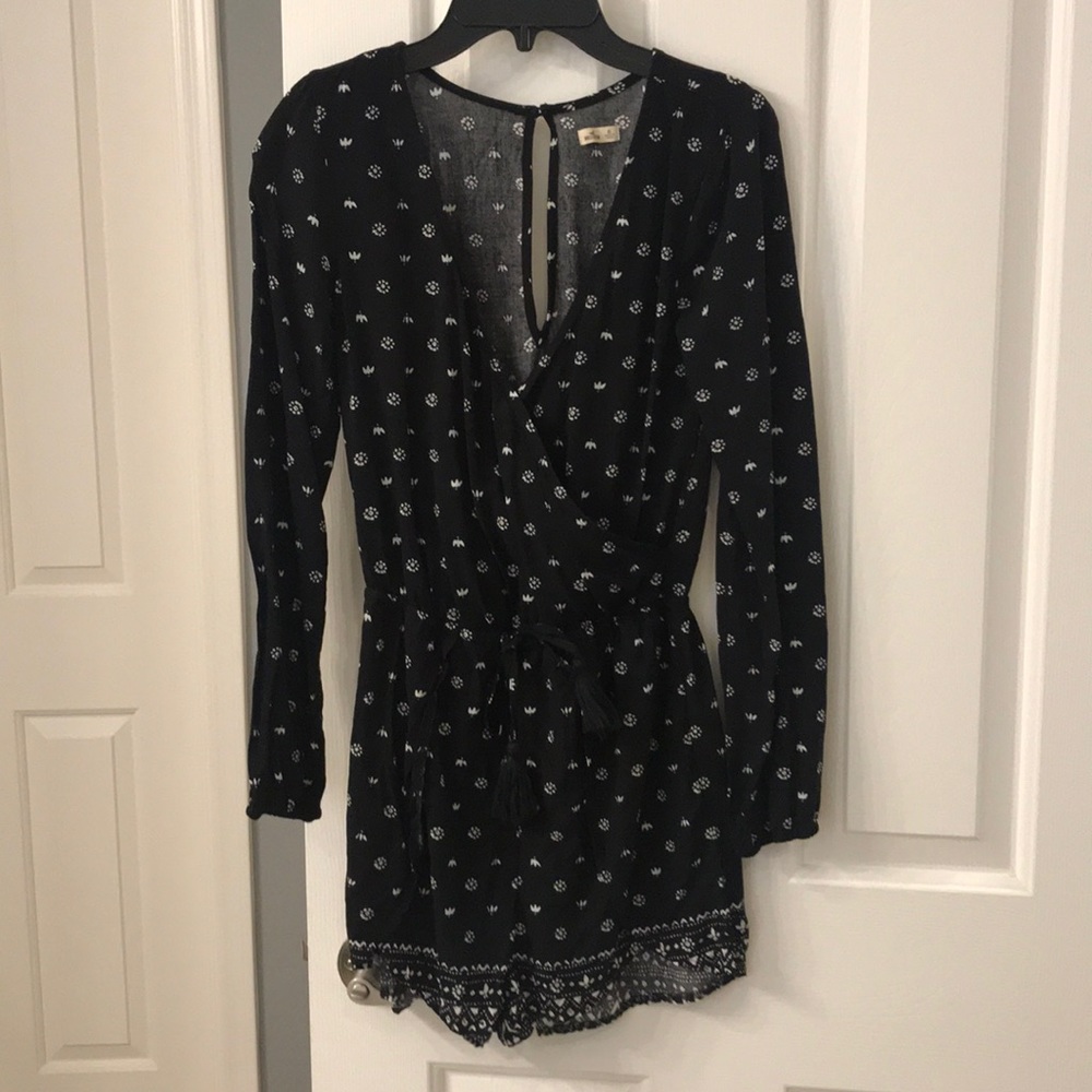 NWOT Hollister black long sleeve romper